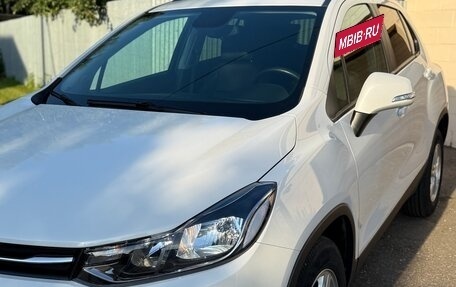 Chevrolet Trax, 2021 год, 1 620 000 рублей, 2 фотография