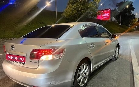 Toyota Avensis III рестайлинг, 2011 год, 930 000 рублей, 2 фотография