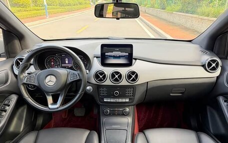 Mercedes-Benz B-Класс, 2018 год, 1 400 000 рублей, 6 фотография