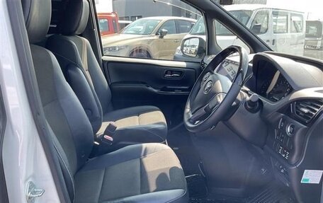 Toyota Noah III, 2021 год, 2 700 000 рублей, 7 фотография