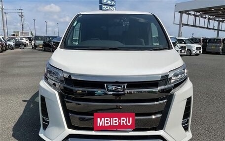 Toyota Noah III, 2021 год, 2 700 000 рублей, 2 фотография