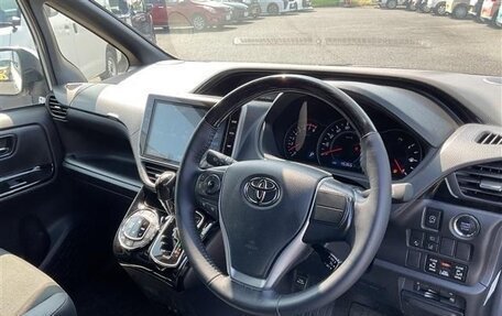 Toyota Noah III, 2021 год, 2 700 000 рублей, 8 фотография