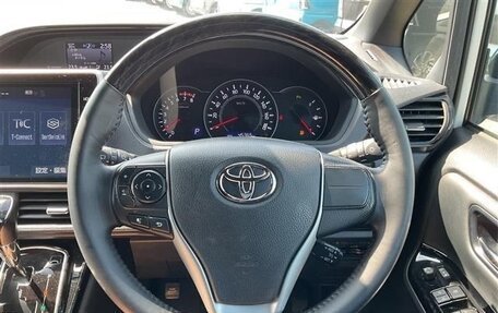 Toyota Noah III, 2021 год, 2 700 000 рублей, 10 фотография