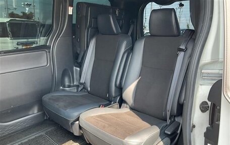 Toyota Noah III, 2021 год, 2 700 000 рублей, 11 фотография