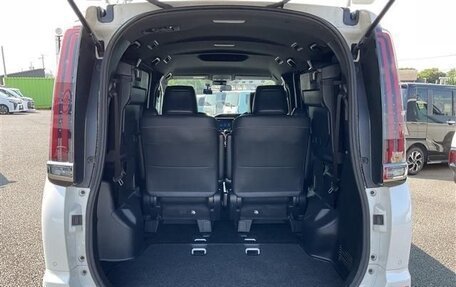 Toyota Noah III, 2021 год, 2 700 000 рублей, 24 фотография