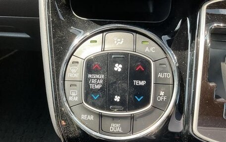 Toyota Noah III, 2021 год, 2 700 000 рублей, 18 фотография