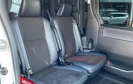 Toyota Noah III, 2021 год, 2 700 000 рублей, 12 фотография