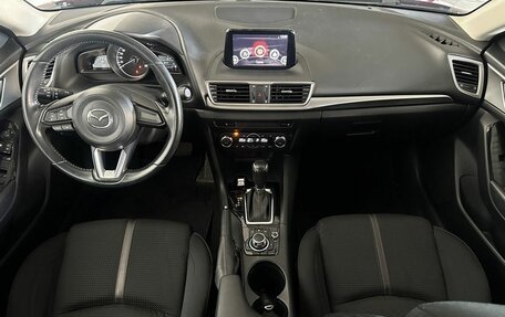 Mazda 3, 2017 год, 1 678 000 рублей, 11 фотография