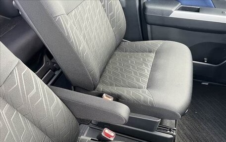 Toyota Roomy I, 2018 год, 800 000 рублей, 11 фотография