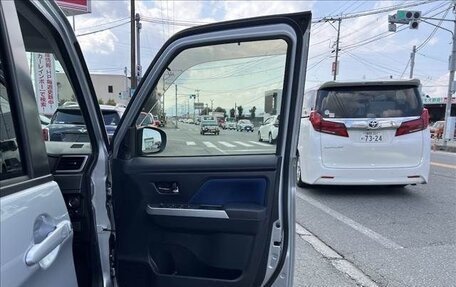 Toyota Roomy I, 2018 год, 800 000 рублей, 17 фотография