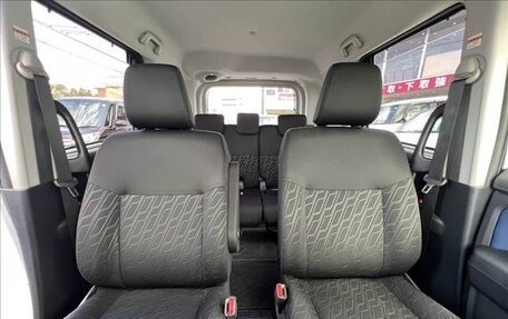 Toyota Roomy I, 2018 год, 800 000 рублей, 10 фотография