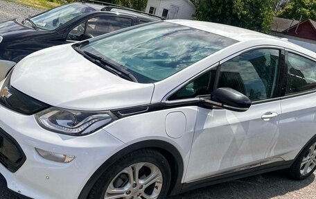 Chevrolet Bolt, 2017 год, 1 849 000 рублей, 2 фотография
