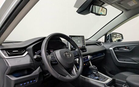 Toyota RAV4, 2022 год, 3 890 000 рублей, 2 фотография