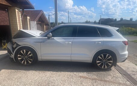 Volkswagen Touareg III, 2018 год, 3 000 000 рублей, 4 фотография