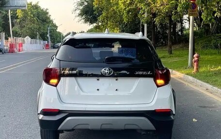 Toyota Yaris, 2022 год, 1 100 000 рублей, 9 фотография