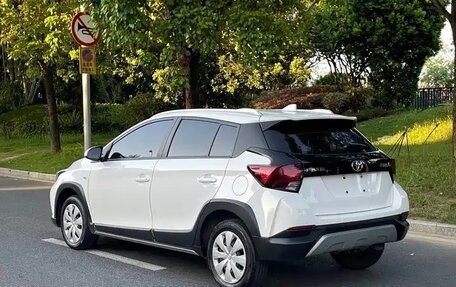 Toyota Yaris, 2022 год, 1 100 000 рублей, 8 фотография