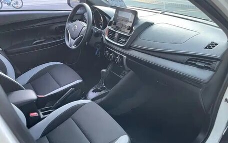 Toyota Yaris, 2022 год, 1 100 000 рублей, 7 фотография
