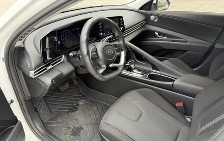 Hyundai Elantra, 2023 год, 1 300 000 рублей, 10 фотография