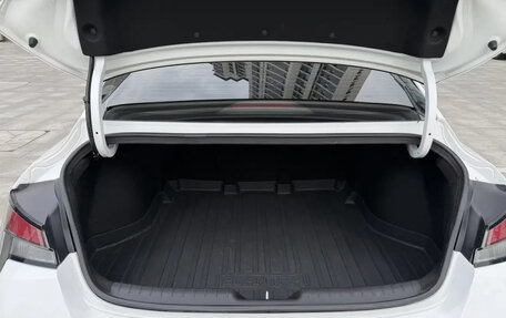 Hyundai Elantra, 2023 год, 1 300 000 рублей, 13 фотография