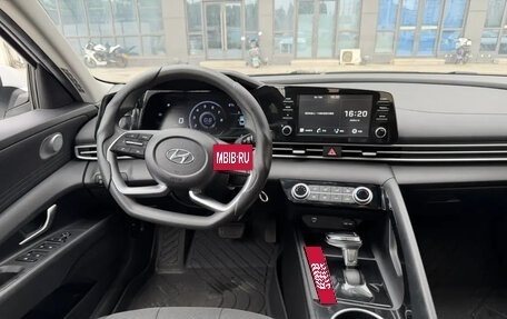 Hyundai Elantra, 2023 год, 1 300 000 рублей, 8 фотография