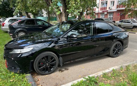 Toyota Camry, 2021 год, 3 200 000 рублей, 2 фотография