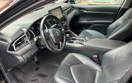 Toyota Camry, 2021 год, 3 200 000 рублей, 10 фотография