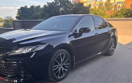 Toyota Camry, 2021 год, 2 700 000 рублей, 2 фотография