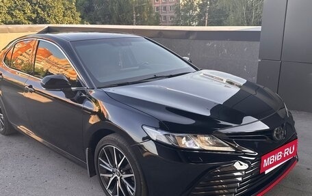 Toyota Camry, 2021 год, 2 700 000 рублей, 3 фотография