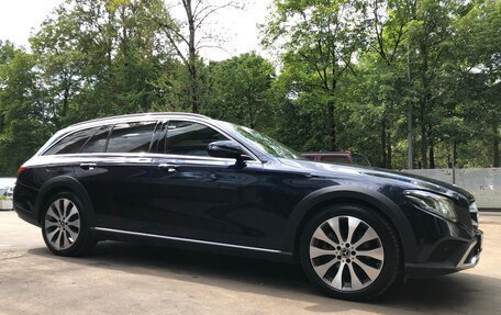 Mercedes-Benz E-Класс, 2018 год, 3 490 000 рублей, 2 фотография