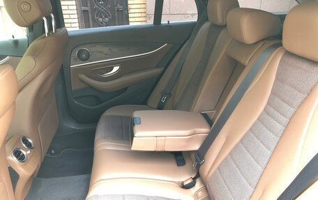 Mercedes-Benz E-Класс, 2018 год, 3 490 000 рублей, 30 фотография