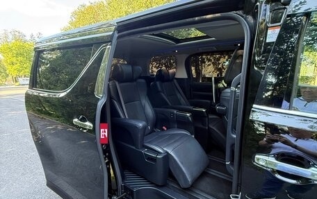 Toyota Alphard III, 2018 год, 3 950 000 рублей, 17 фотография