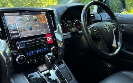 Toyota Alphard III, 2018 год, 3 950 000 рублей, 26 фотография