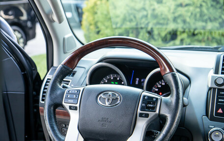 Toyota Land Cruiser Prado 150 рестайлинг 2, 2017 год, 4 148 000 рублей, 12 фотография