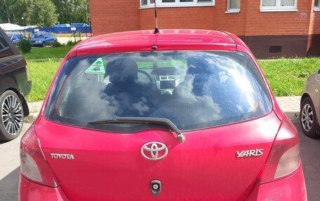 Toyota Yaris III рестайлинг, 2008 год, 300 000 рублей, 2 фотография