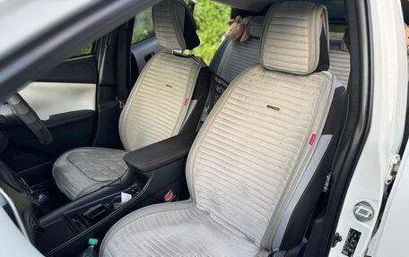 Toyota Prius IV XW50, 2019 год, 1 910 000 рублей, 7 фотография