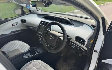 Toyota Prius IV XW50, 2019 год, 1 910 000 рублей, 5 фотография