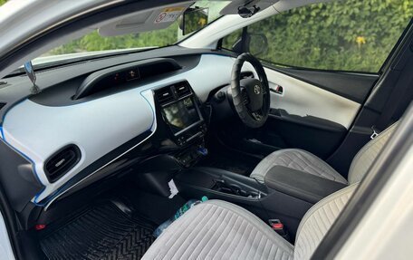 Toyota Prius IV XW50, 2019 год, 1 910 000 рублей, 8 фотография