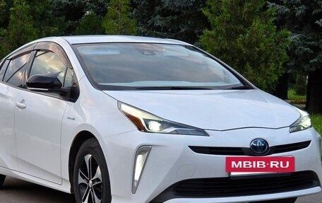 Toyota Prius IV XW50, 2019 год, 1 910 000 рублей, 2 фотография
