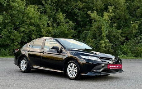 Toyota Camry, 2020 год, 2 750 000 рублей, 4 фотография
