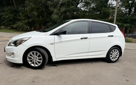 Hyundai Solaris II рестайлинг, 2015 год, 775 000 рублей, 2 фотография