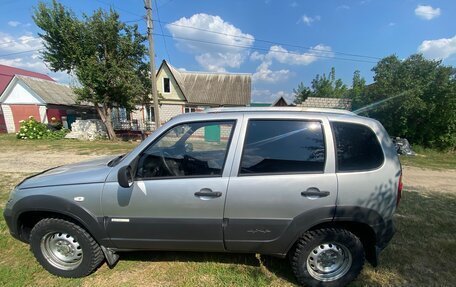 Chevrolet Niva I рестайлинг, 2011 год, 600 000 рублей, 3 фотография
