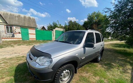 Chevrolet Niva I рестайлинг, 2011 год, 600 000 рублей, 4 фотография