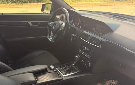 Mercedes-Benz C-Класс, 2011 год, 1 300 000 рублей, 10 фотография