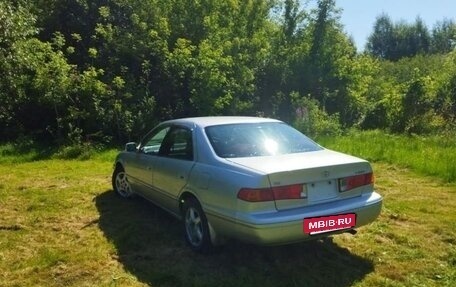 Toyota Camry, 2000 год, 550 000 рублей, 4 фотография