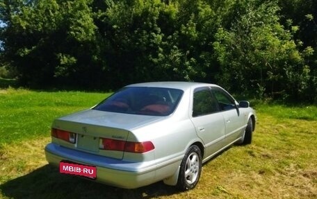 Toyota Camry, 2000 год, 550 000 рублей, 2 фотография
