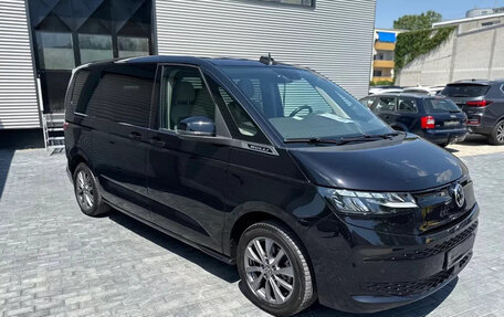 Volkswagen Multivan, 2023 год, 3 480 000 рублей, 1 фотография