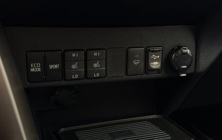 Toyota RAV4, 2015 год, 1 930 000 рублей, 15 фотография