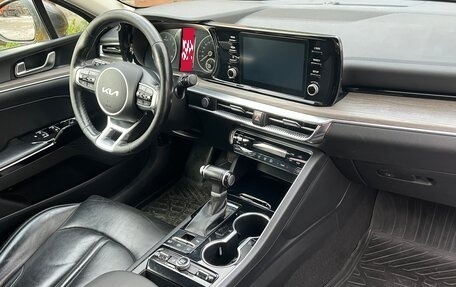 KIA K5, 2022 год, 2 300 000 рублей, 10 фотография