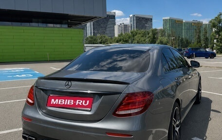 Mercedes-Benz E-Класс, 2019 год, 2 400 000 рублей, 3 фотография