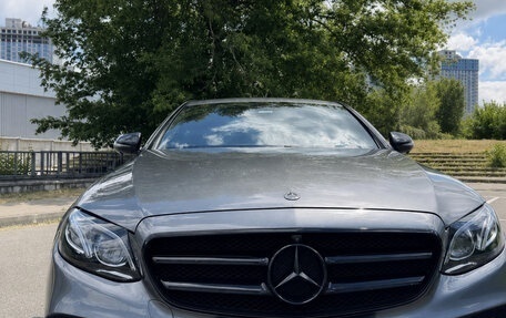 Mercedes-Benz E-Класс, 2019 год, 2 400 000 рублей, 2 фотография